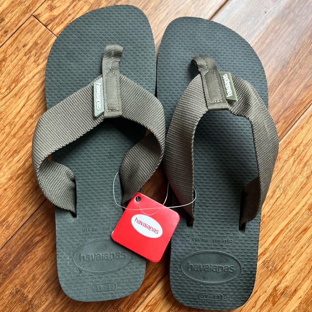 Olive Green Flip-Flop Sandals with Cushioned Sole and Wide Straps